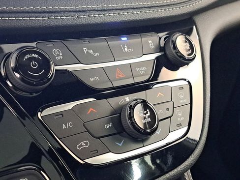 New 2026 Chrysler Pacifica Limited image 21