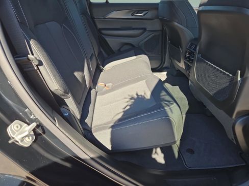 New 2025 Jeep Grand Cherokee Laredo image 16