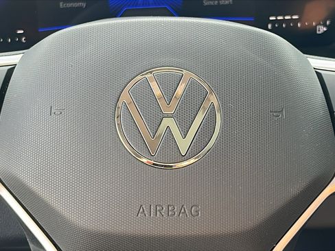 Used 2024 Volkswagen Jetta SE image 17