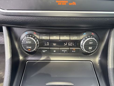 Used 2020 Mercedes-Benz GLA 250 4MATIC w/ Premium Package image 24