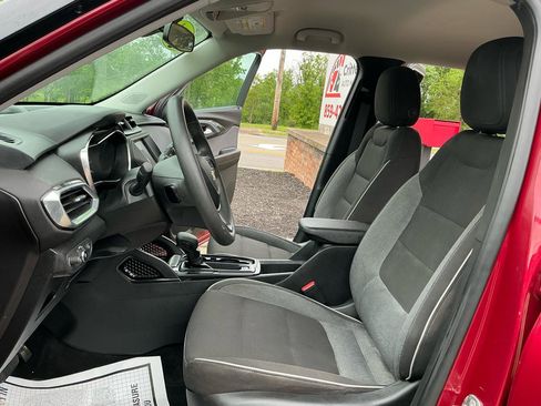 Used 2021 Chevrolet TrailBlazer LT FWD image 16