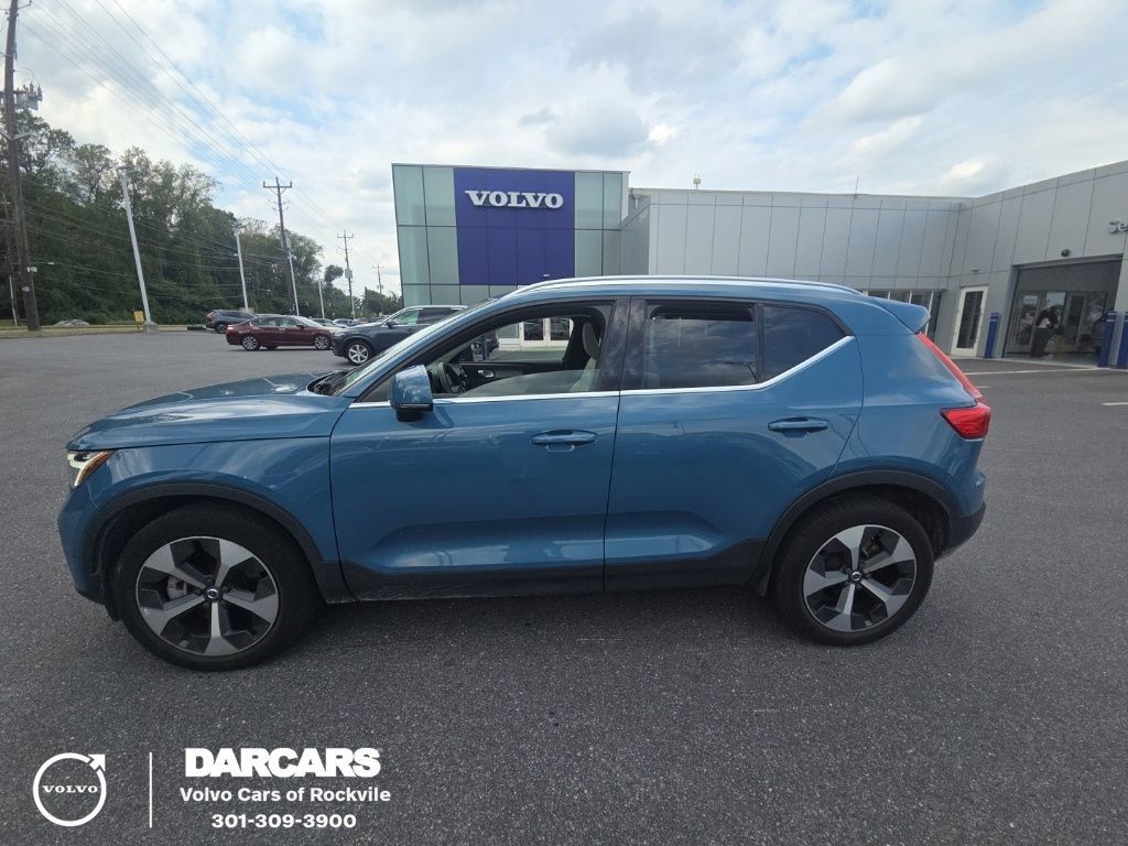 Used 2024 Volvo XC40 B5 Plus w/ Climate Package AWD/4WD image 1