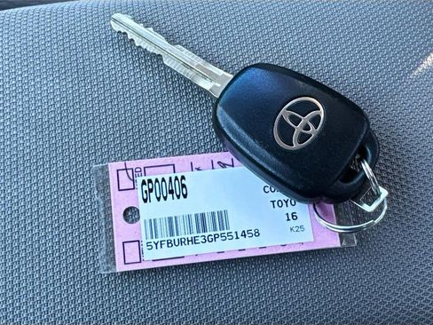 Used 2016 Toyota Corolla LE image 35