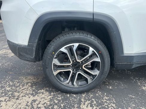 Used 2022 Jeep Compass Limited image 9