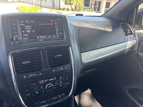 Used 2019 Dodge Grand Caravan GT FWD image 16