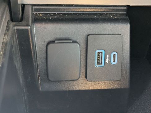 Used 2021 Ford Explorer Limited w/ Equipment Group 301A RWD image 28