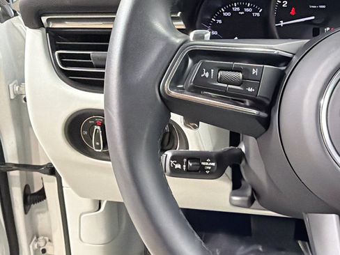 Certified 2026 Porsche Macan AWD/4WD image 37