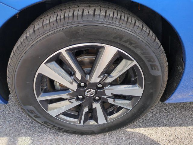 Used 2021 Nissan Versa SV FWD image 22
