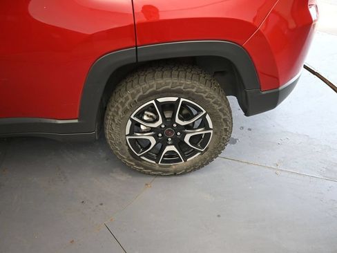 Used 2025 Jeep Compass Trailhawk AWD/4WD image 18