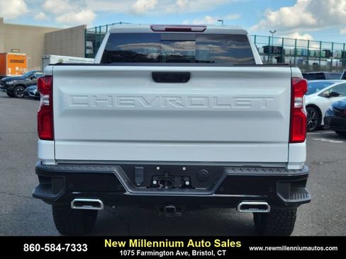 Used 2024 Chevrolet Silverado 1500 LT Trail Boss w/ Convenience Package II image 4