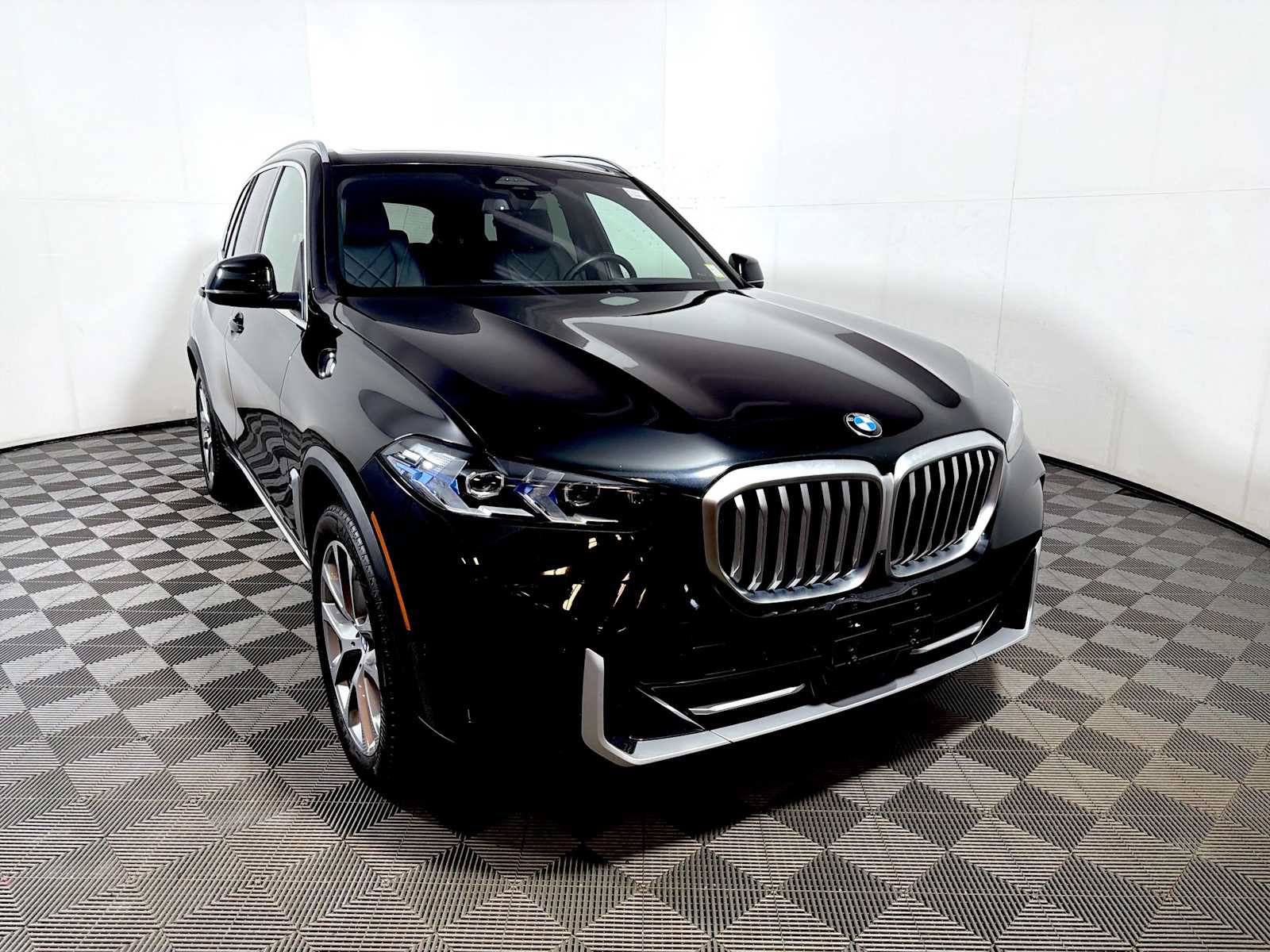Used 2024 BMW X5 xDrive40i w/ Premium Package AWD/4WD image 2