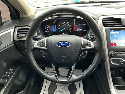 Used 2017 Ford Fusion SE w/ Fusion SE Technology Package FWD image 40