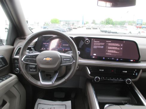 Used 2025 Chevrolet Suburban LS w/ Max Trailering Package AWD/4WD image 12