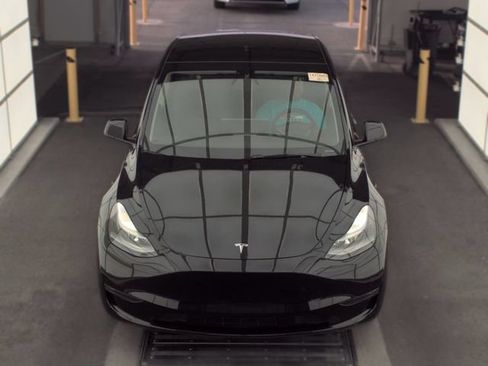 Used 2025 Tesla Model Y Performance AWD/4WD image 2