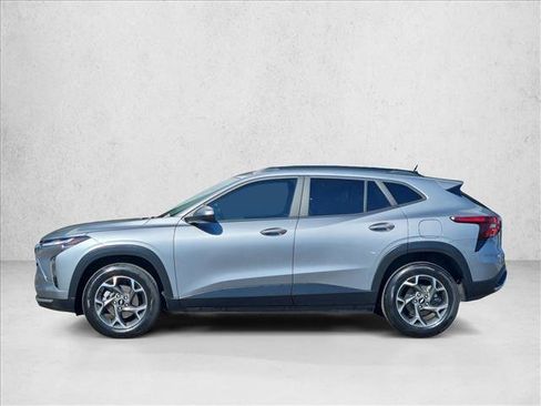 Used 2025 Chevrolet Trax LT FWD image 5