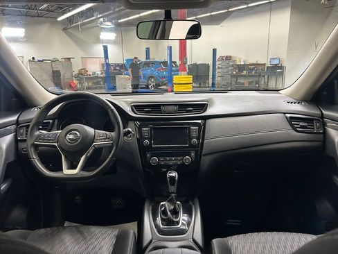 Used 2018 Nissan Rogue SV FWD image 20