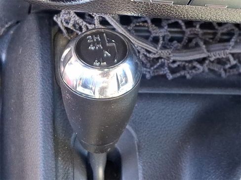 Used 2016 Jeep Wrangler Unlimited Rubicon image 26