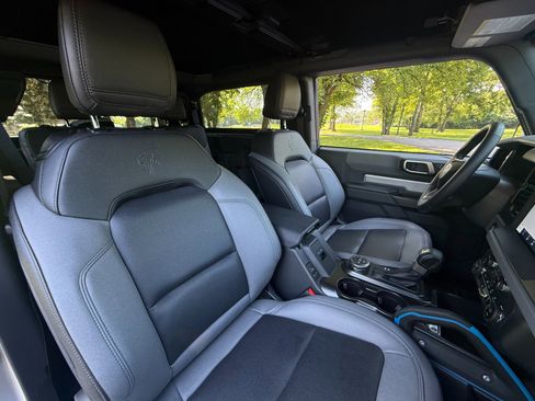 Used 2024 Ford Bronco Black Diamond image 21