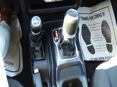 Certified 2023 Jeep Gladiator Sport image 30