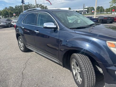 Used 2017 Chevrolet Equinox Premier w/ Enhanced Convenience Package AWD/4WD image 3