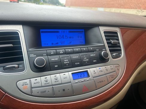 Used 2013 Hyundai Genesis 3.8 image 10