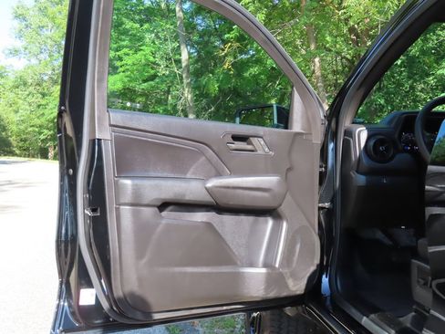 Used 2024 Chevrolet Colorado Trail Boss w/ Technology Package AWD/4WD image 23