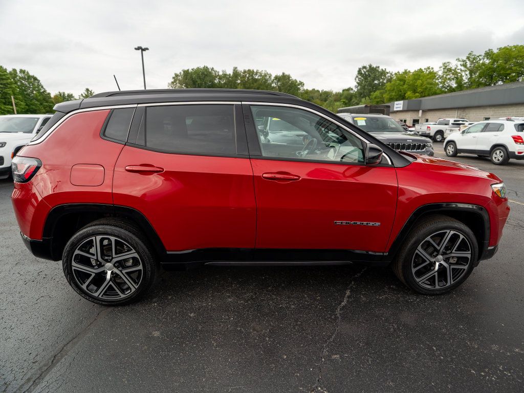 Used 2024 Jeep Compass Limited w/ Elite Group AWD/4WD image 5