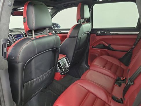 Used 2016 Porsche Cayenne GTS image 10
