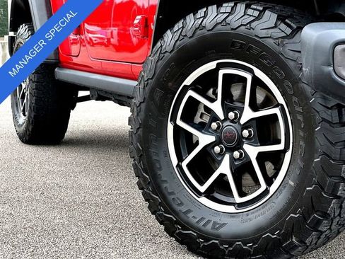 Used 2025 Jeep Wrangler Unlimited Rubicon AWD/4WD image 2
