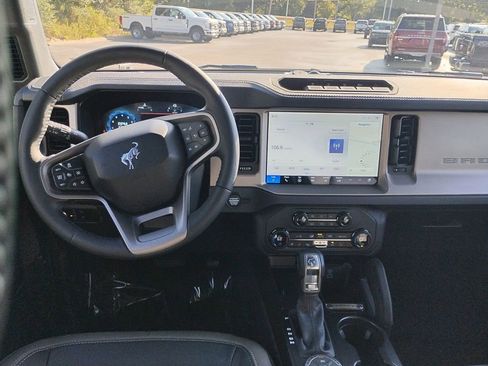 New 2025 Ford Bronco Outer Banks w/ Sasquatch Package image 18