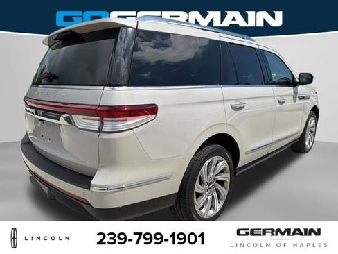 Used 2024 Lincoln Navigator Reserve AWD/4WD image 7
