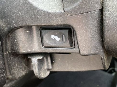 Used 2024 RAM 2500 Laramie AWD/4WD image 18