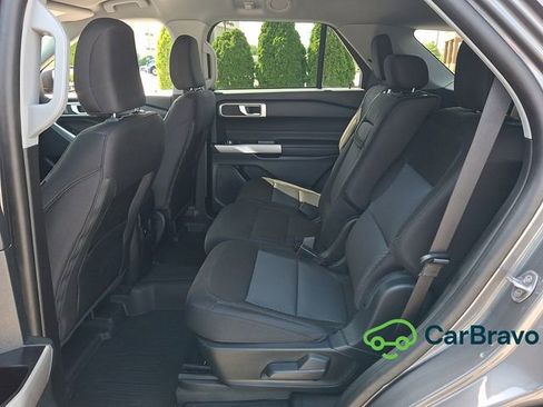 Used 2023 Ford Explorer XLT AWD/4WD image 10