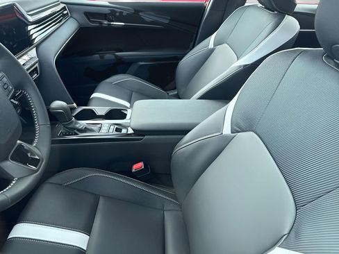 Used 2026 Toyota Camry SE w/ Convenience Package image 6