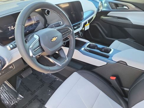 Used 2026 Chevrolet Equinox EV LT w/ LPO, Blackout Package AWD/4WD image 16