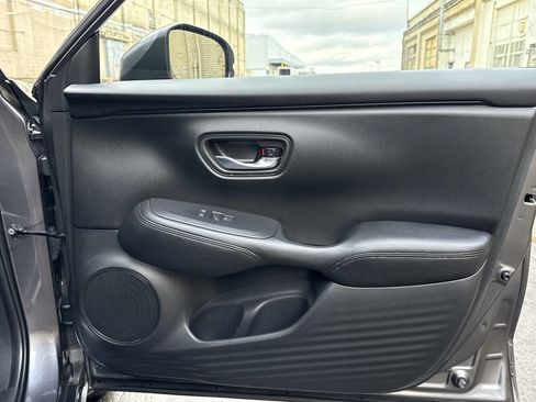 Used 2023 Honda HR-V LX image 6