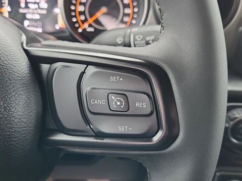 Used 2023 Jeep Gladiator Willys image 11