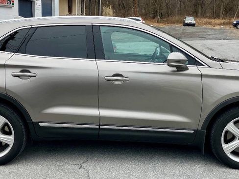 Used 2017 Lincoln MKC Premiere image 4