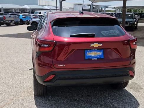 Used 2025 Chevrolet Trax LS FWD image 6