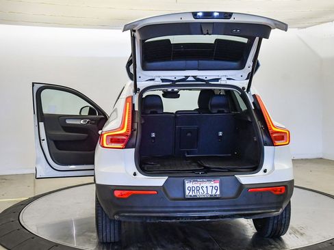 Certified 2025 Volvo XC40 B5 Plus w/ Climate Package image 28