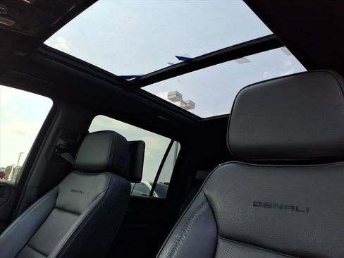 Used 2023 GMC Yukon XL Denali w/ Denali Reserve Package image 15