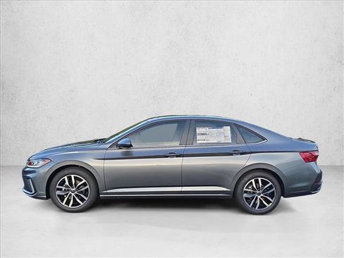 Used 2026 Volkswagen Jetta SE FWD image 7