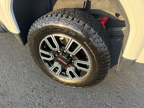 Used 2022 GMC Sierra 2500 AT4 w/ AT4 Premium Plus Package image 42