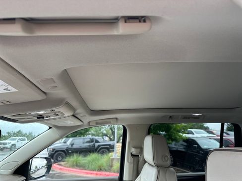Used 2023 GMC Yukon XL Denali AWD/4WD image 28