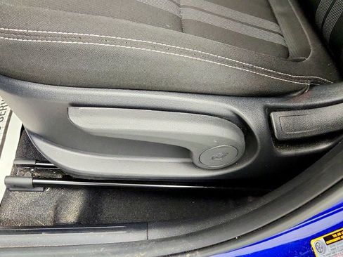 Used 2023 Hyundai Venue SEL FWD image 12