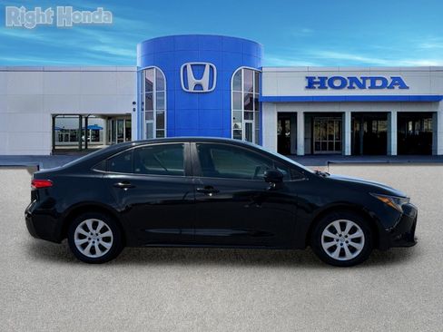 Used 2024 Toyota Corolla LE image 9