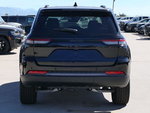 New 2026 Jeep Grand Cherokee Limited w/ Limited Altitude Package AWD/4WD image 5