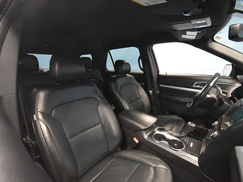 Used 2017 Ford Explorer XLT w/ Equipment Group 202A image 24