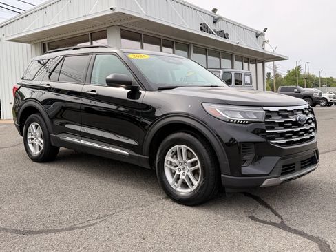 Used 2025 Ford Explorer Active AWD/4WD image 6