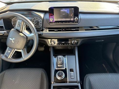 Used 2024 Mitsubishi Outlander ES image 15